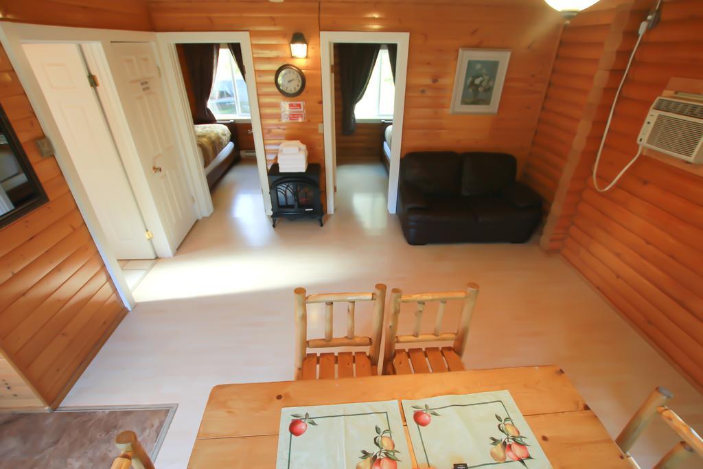 Mt. Revelstoke Alpine Chalets Δωμάτιο φωτογραφία
