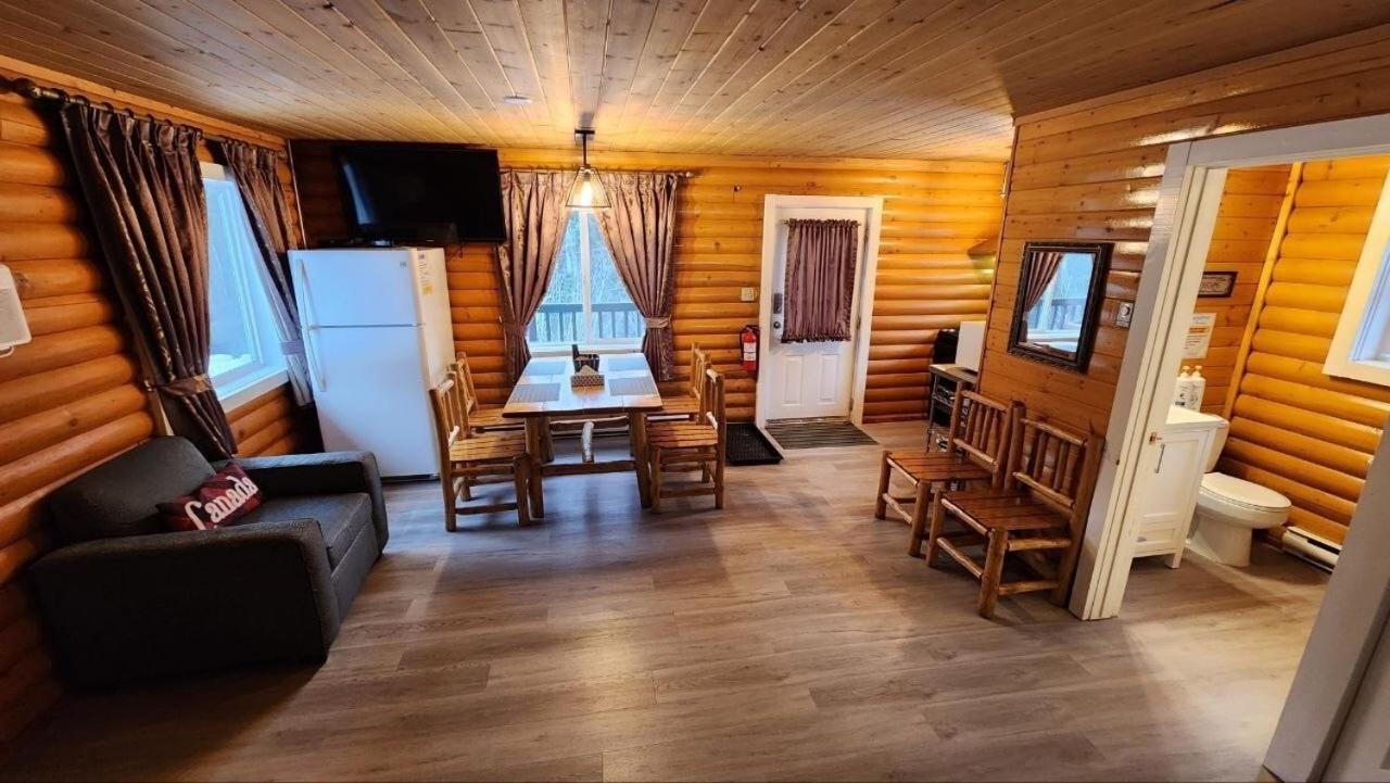 Mt. Revelstoke Alpine Chalets Εξωτερικό φωτογραφία
