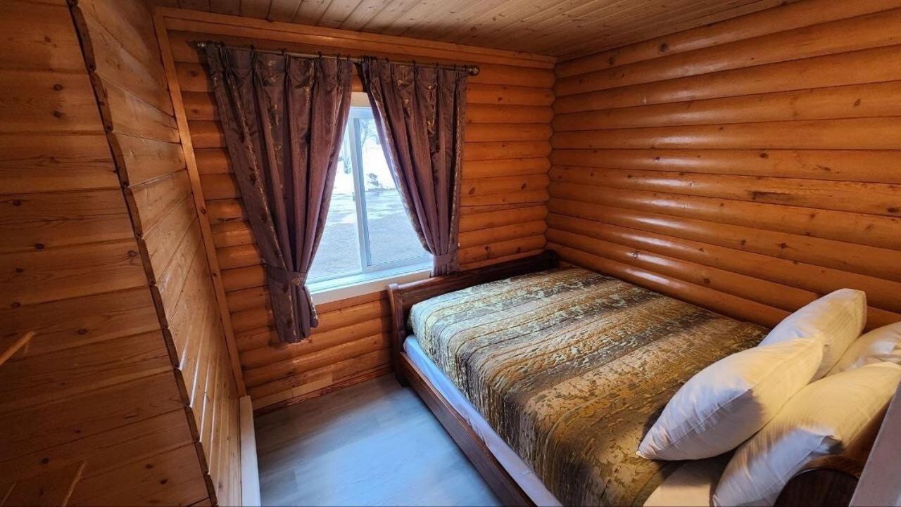 Mt. Revelstoke Alpine Chalets Εξωτερικό φωτογραφία