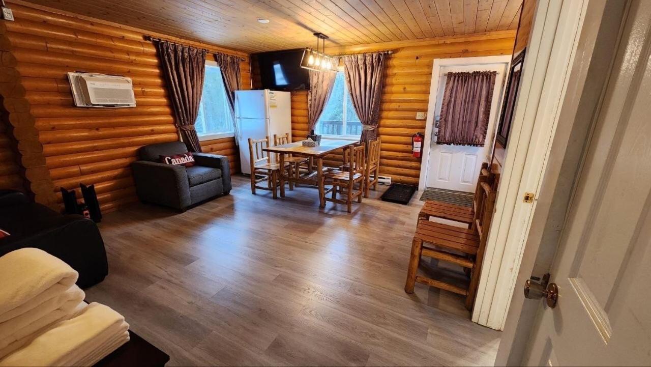 Mt. Revelstoke Alpine Chalets Εξωτερικό φωτογραφία