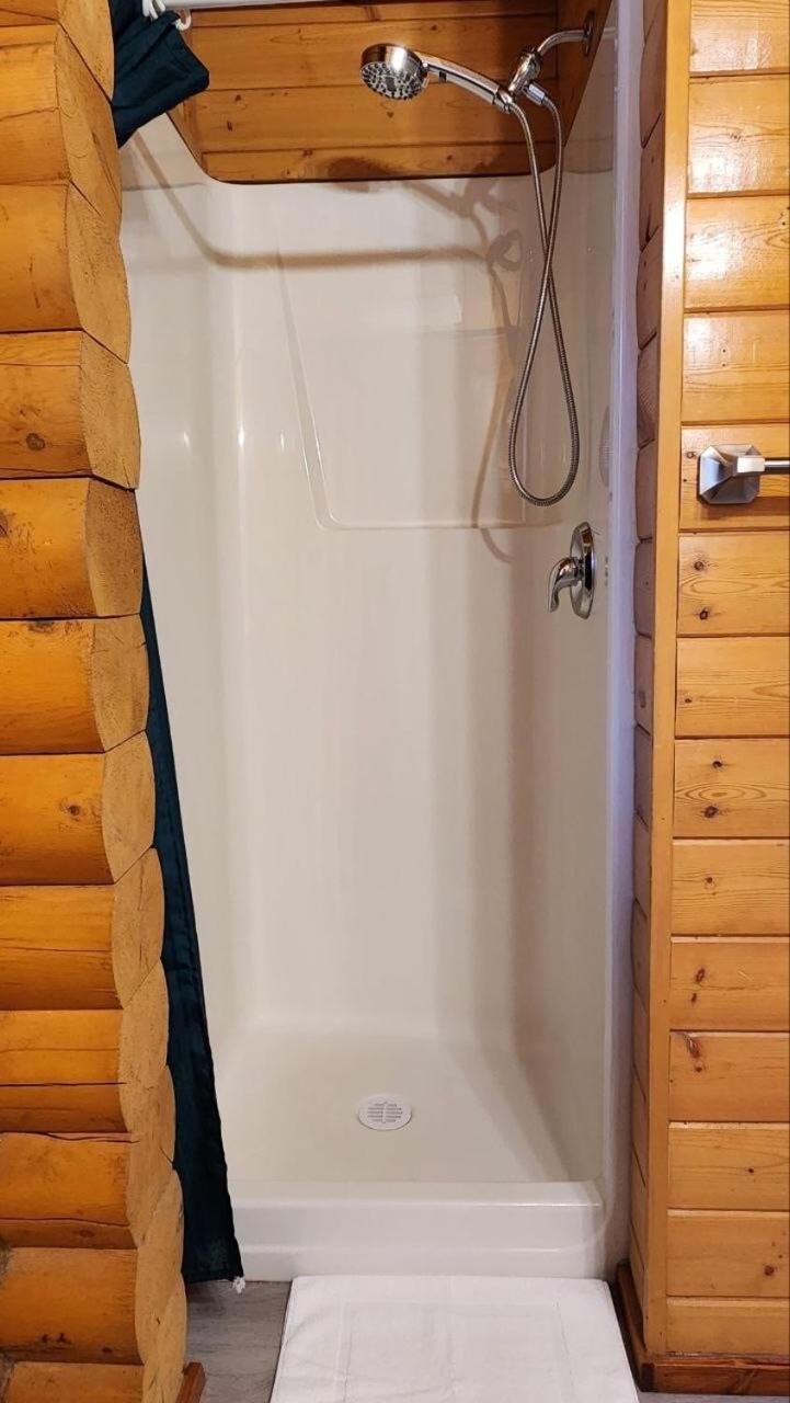 Mt. Revelstoke Alpine Chalets Εξωτερικό φωτογραφία