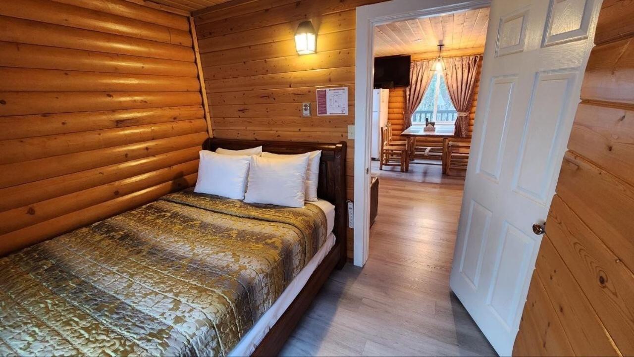 Mt. Revelstoke Alpine Chalets Εξωτερικό φωτογραφία